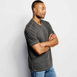 Orvis Shirts|Montana Morning® High V-Neck Short-Sleeved T-Shirt Obsidian
